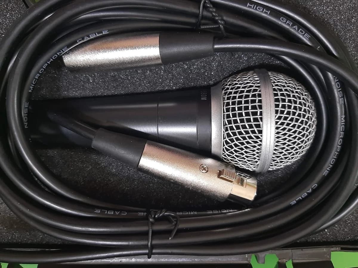 Imagen de Micrófono Dinámico Maletin Tipo Shure SMT-58DM Profesional