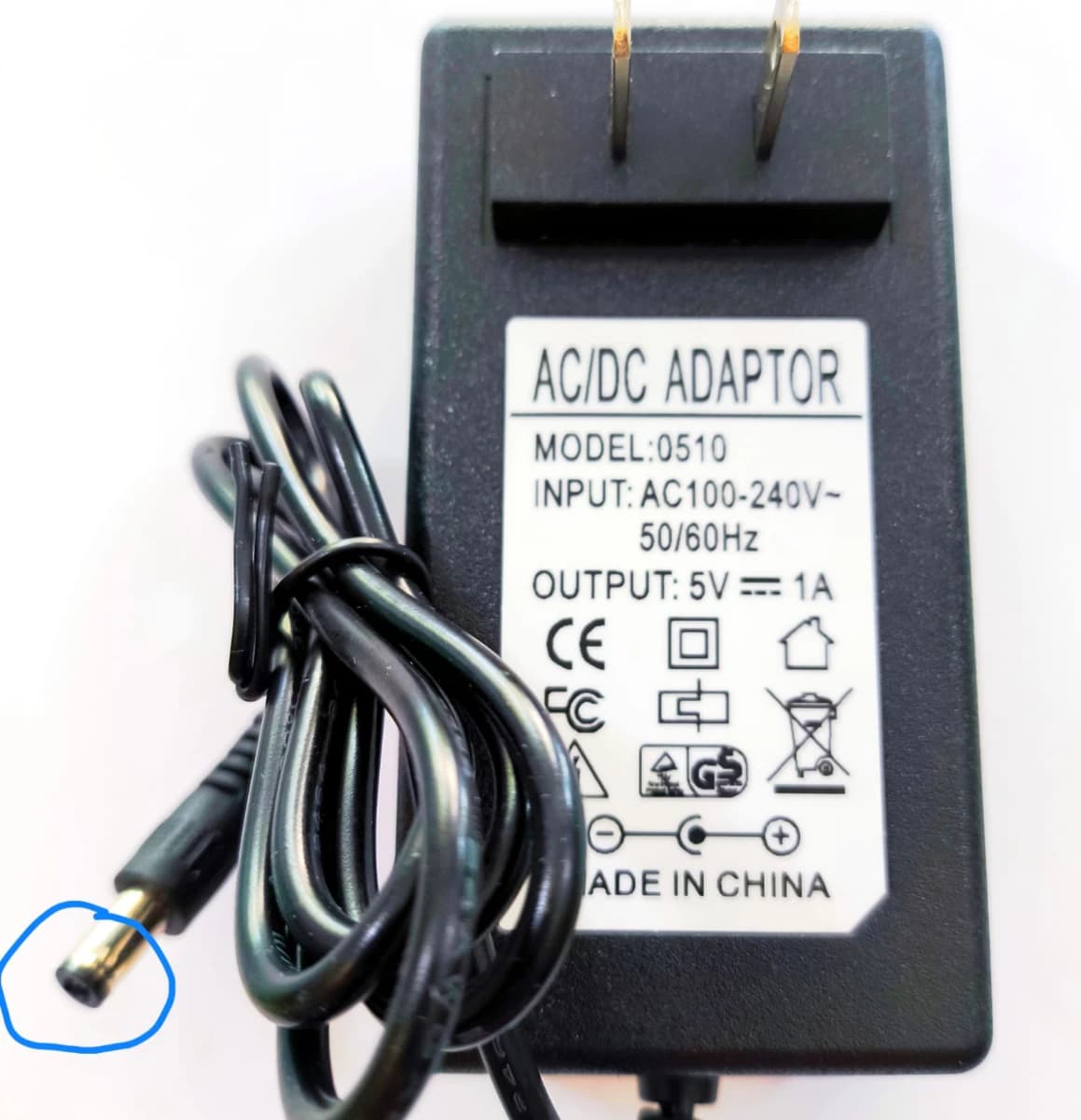 Imagen de Fuente de 5V 1 Amperio 100/240Vac Plug 5.5x2.1mm 0510