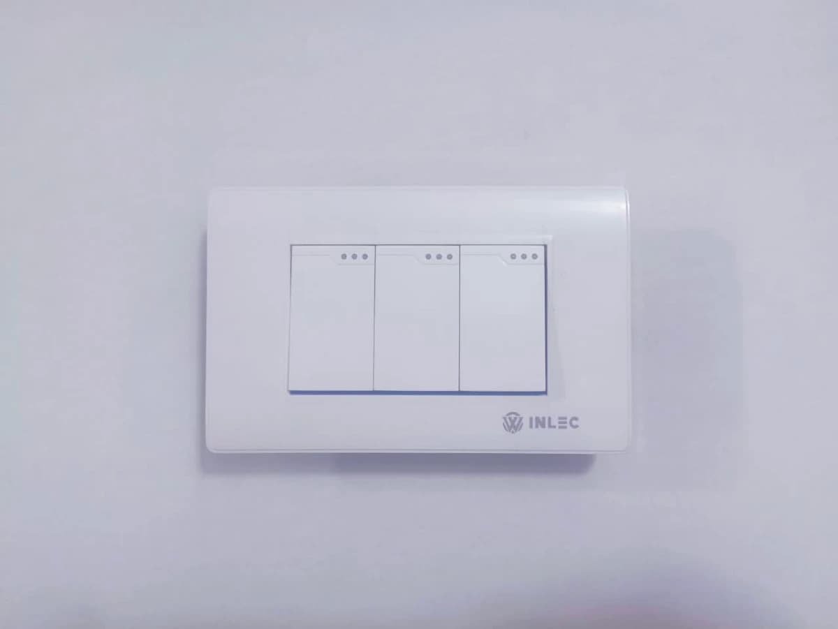 Imagen de Interruptor 2x4 Blanco Triple Three Way 810-37005